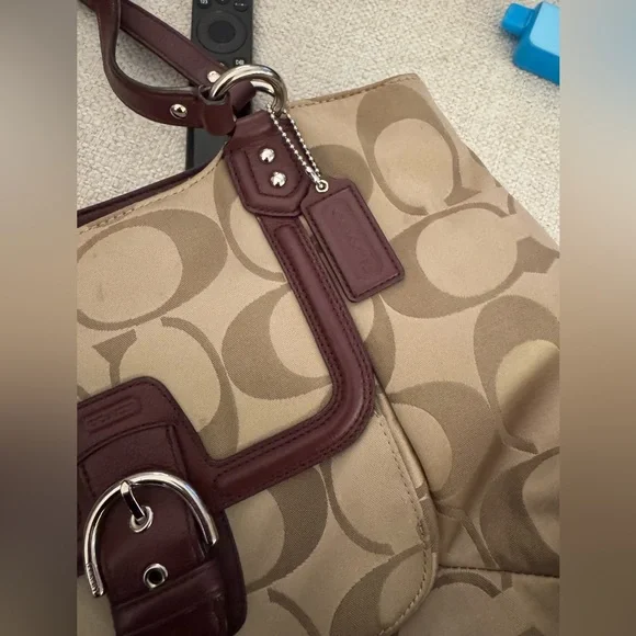Coach Tan Shoulder Bag with Signature Design - Never Used - Picture 15 of 15